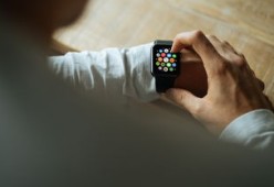 kering.com-智能体育设备数据采集与用户体验研究，智能体育运动设备